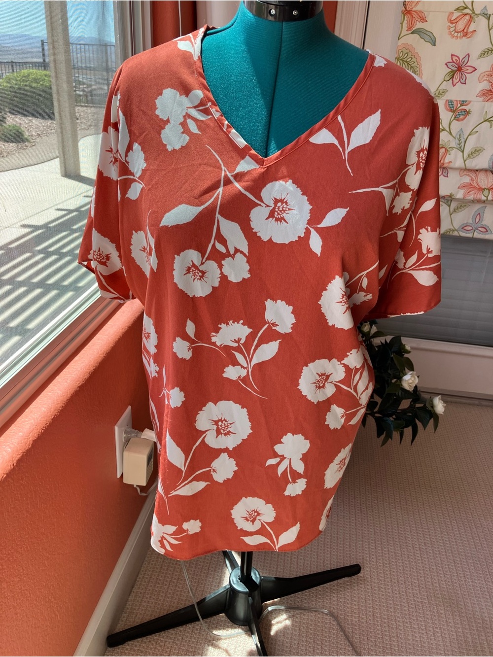 Sprint USA Women's Floral V-Neck Tunic in Rust and White XXL